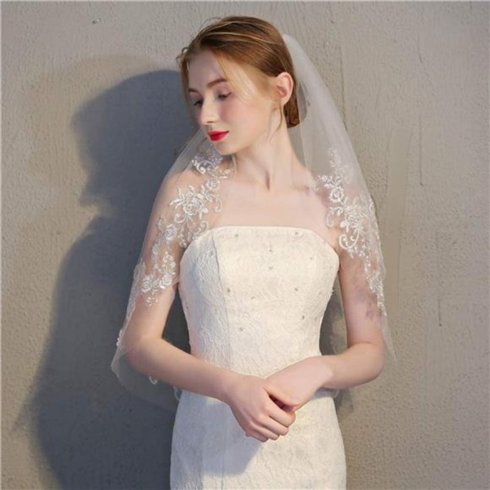 Bridal Lace Wedding Veils for Brides 2-Tier Appliqued Short Waist Length Veil - Picture 4 of 7